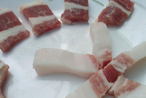 紧盯源头风险 昆明开展肉制品生产环节集中整治